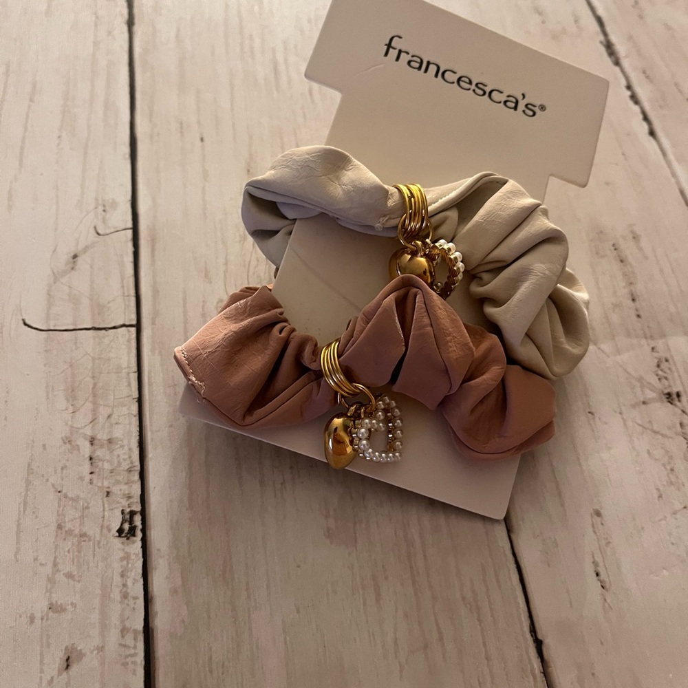 Francesca's Collections Cream and Pink Hair Scrunchies